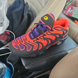 These Jordan's 10.5 Mens 80$ 