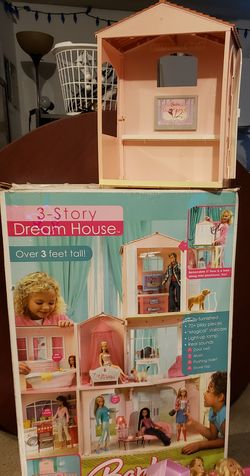 Barbie 3 story dream house, full of accessories. Everything is in great shape, including the box.