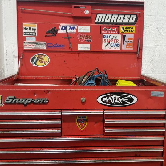Snap On 32" 11 drawers tool chest. With SAE tools.