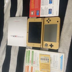 Gold Zelda 3ds with box and booklets