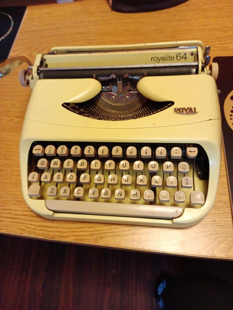 Royalite '64 Vintage Typewriter 