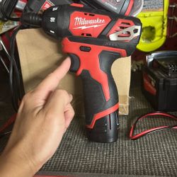 Milwaukee M12 Screwdriver