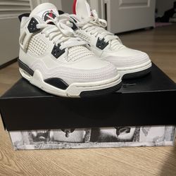 Jordan 4s Size 5Y