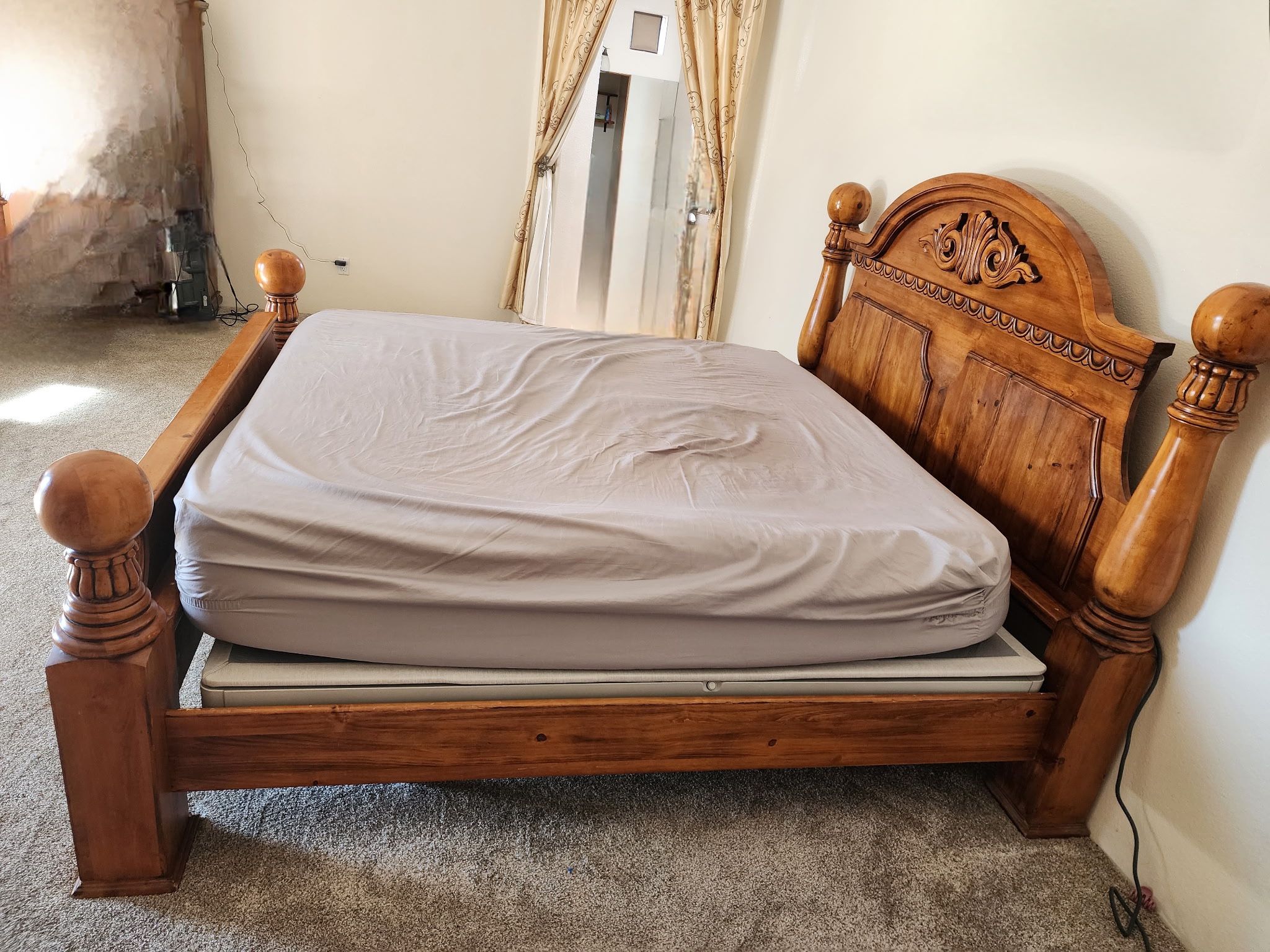 Wood King Bedroom Set 5 Piece