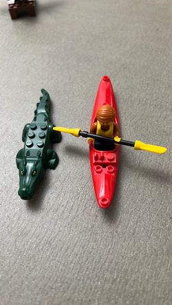 LEGO Minifigure Kayak and Crocodile Set