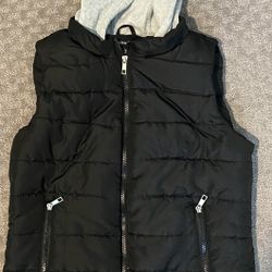 NWOT Men’s hooded New Look puffer vest. Sz L