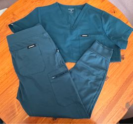 Large Jaanuu Scrub set
