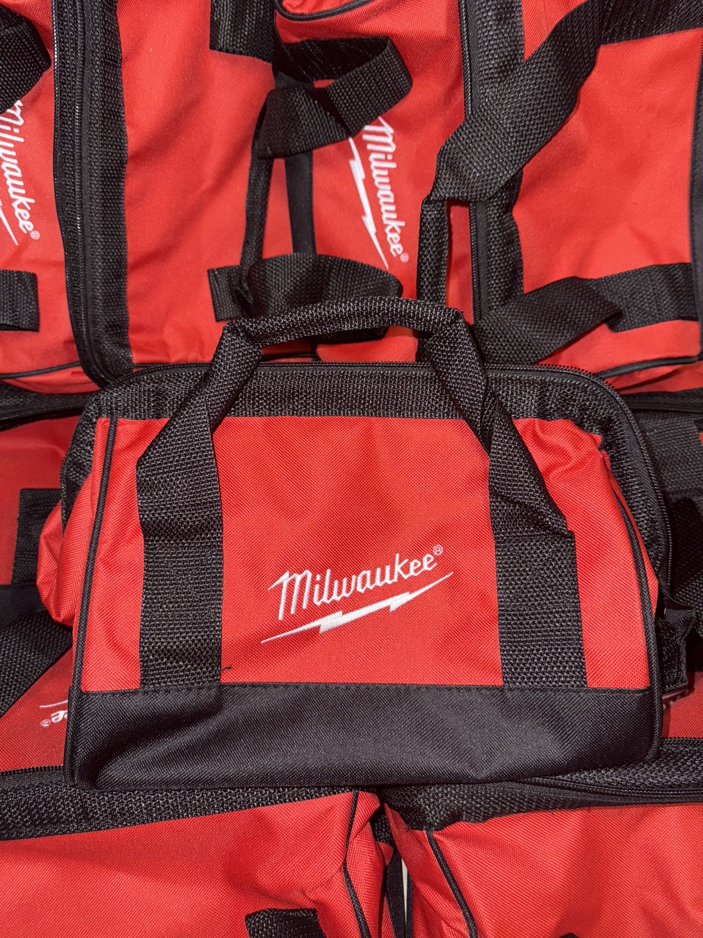 Milwaukee Contractor Bag. (1 Bag Included) 