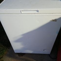 Used 5.0 Chest Freezer Works Great $20 Delivery !