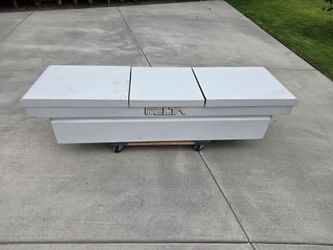 Delta Crossover Truck Bed Locking Tool Box (70" Top / 60" Base) – Great Shape with 2 Keys!