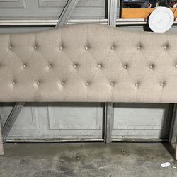 Quuen headboard