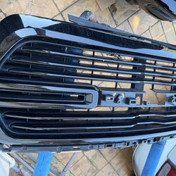 2019 Dodge ram front grill