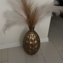 Modern Vase with  Pampas 