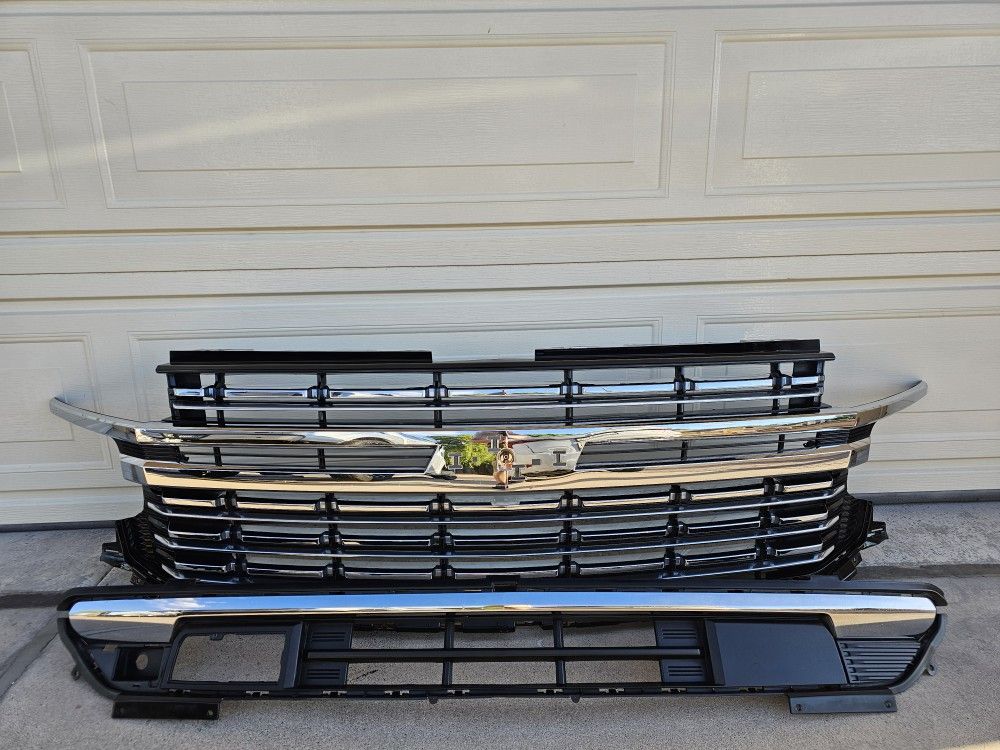 Chevrolet Tahoe Suburban OEM Grille Set