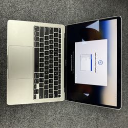 MacBook Air 13" (M1, 8GB RAM, 512GB SSD) 