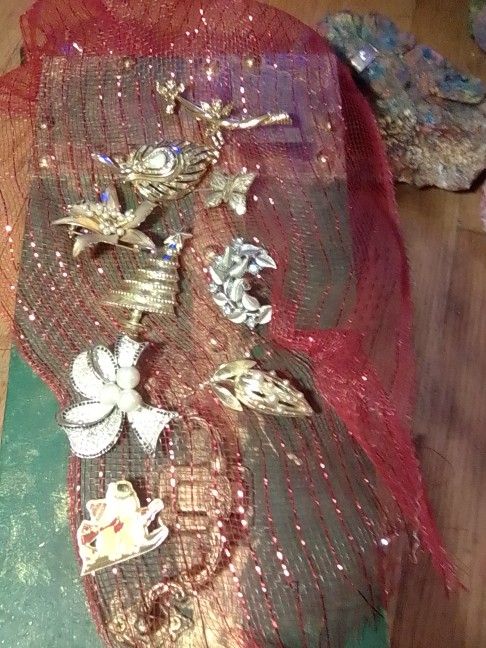 Vintage Christmas Pins 