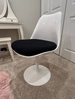 White Full Rotating Chair - Excellent condition