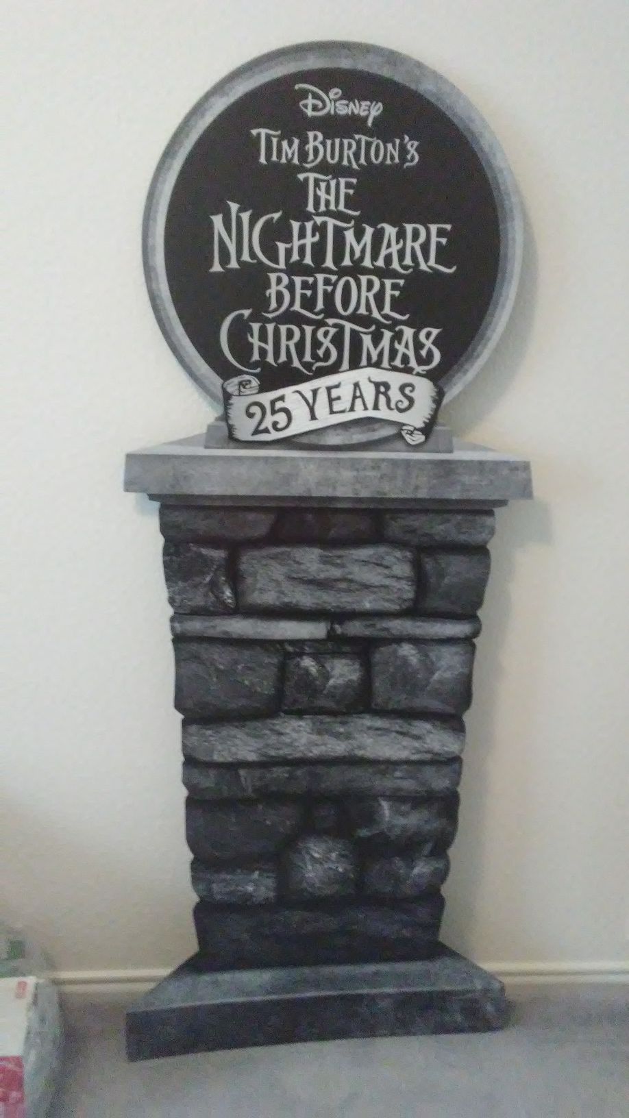 NIGHTMARE BEFORE CHRISTMAS 25th ANNIVERSARY 4"11 in.DISPLAY SIGN