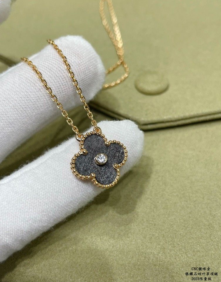Van Cleef & Arpels' classic four-leaf clover necklace