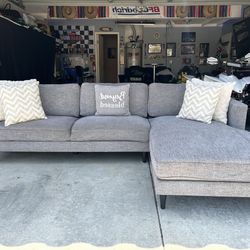 gorgeous living spaces sectional couch !! 