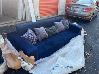 BRAND NEW DAVID SOFA ā Luxury Blue Velvet ā WAREHOUSE CLEARANCE