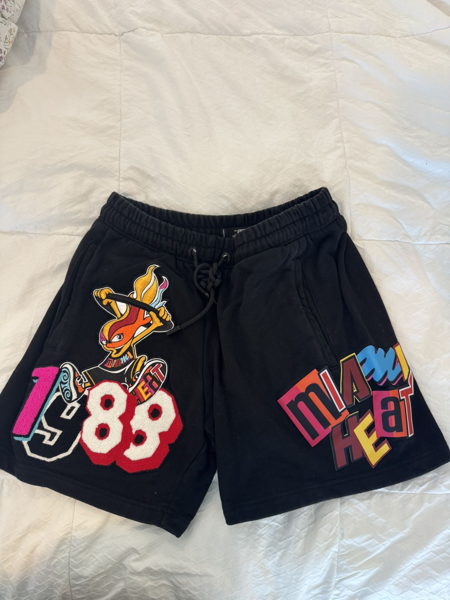 Pro Standard Miami Heat Shorts – Black – Size Small – Chenille Patches