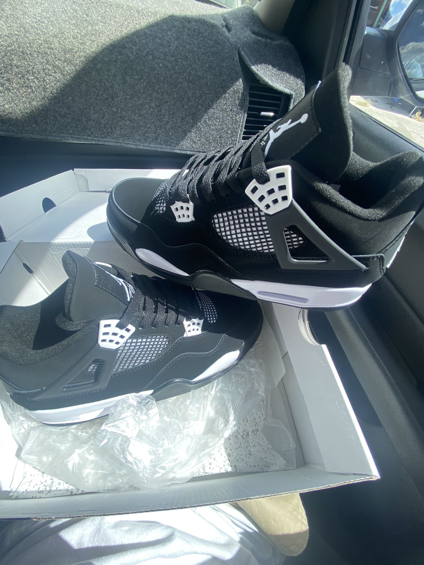 Jordan 4 White Thunder