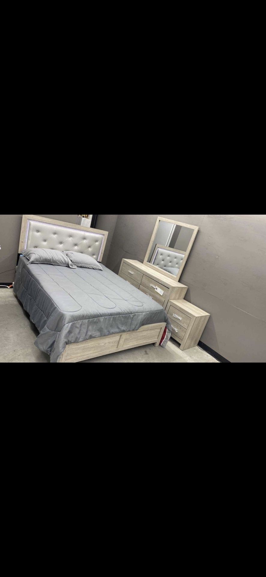 New King Bedroom Set