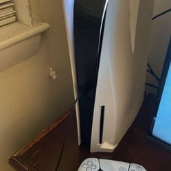 PS5 Comes with controller