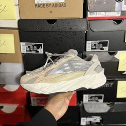 Adidas Yeezy 700 Static size 9.5 VNDS 