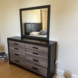 Dresser With Mirror On Top