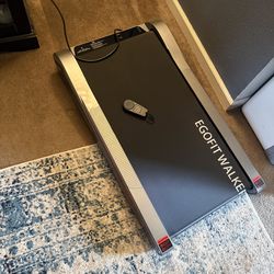 Walking pad with incine