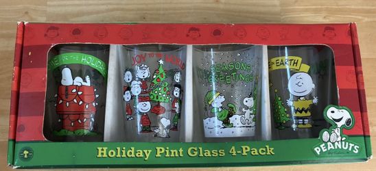 PEANUTS Snoopy Holiday Pint Glass 4-pack Set