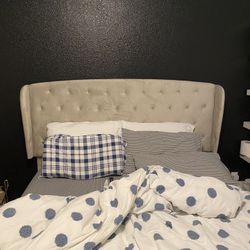 Upholstered Standard Tufted Queen Size Bed