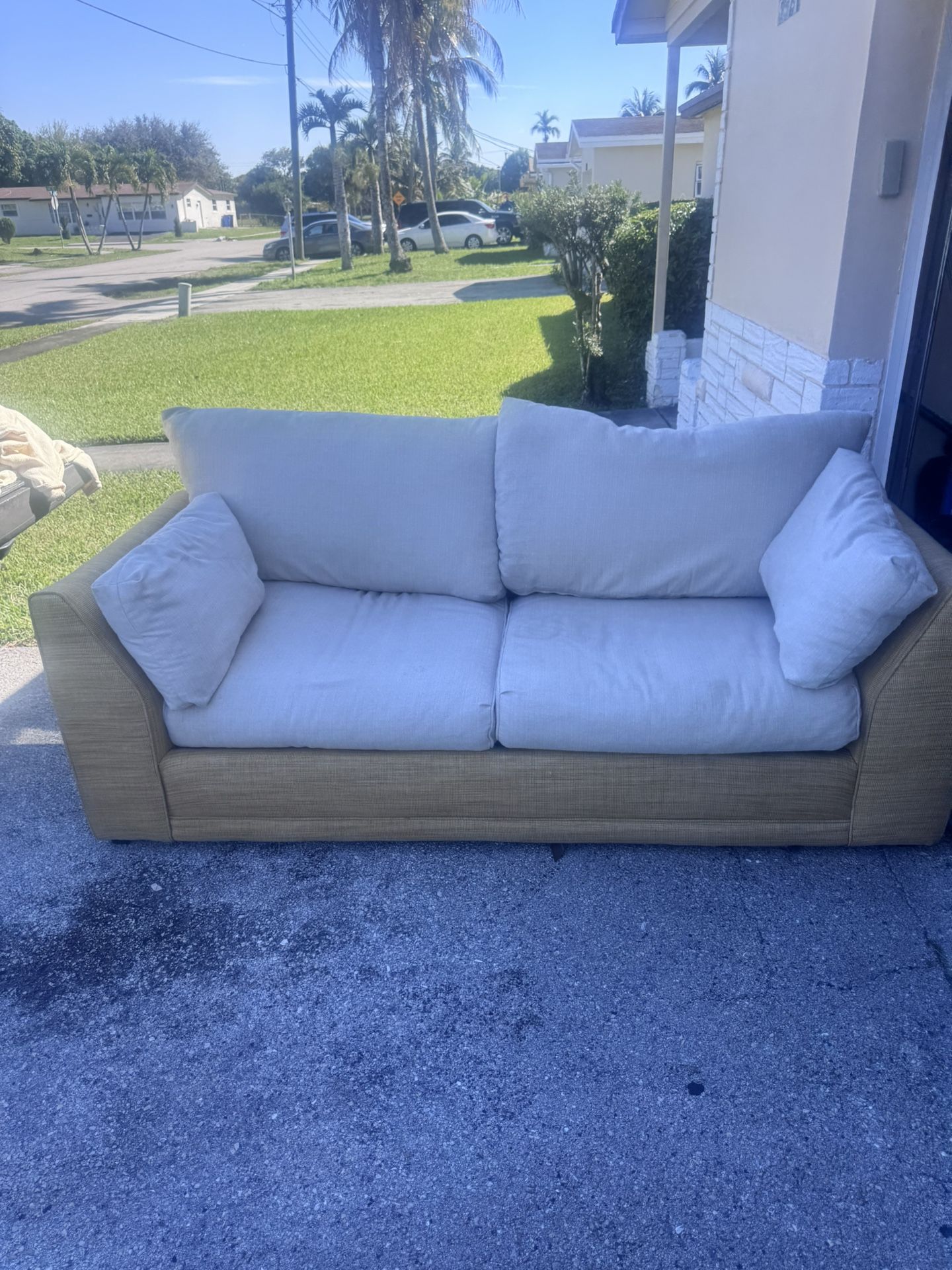 Couch With Pull Out Bed
