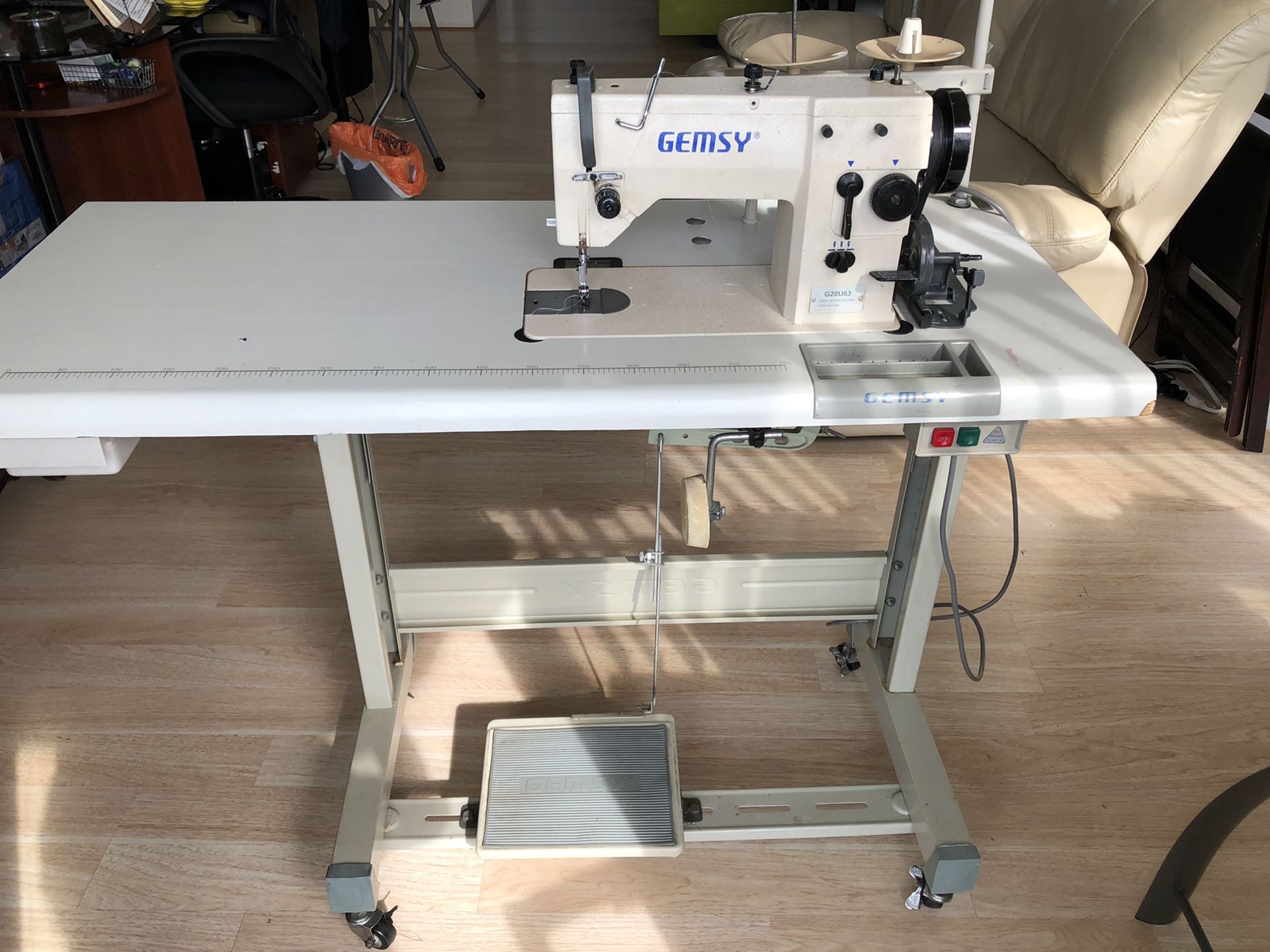 GEMSY Sewing Machine 20w modelo Rm1818-1 l