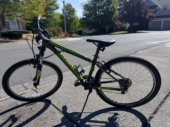Specialized Hardrock 15.5 inch frame 26 inch wheels