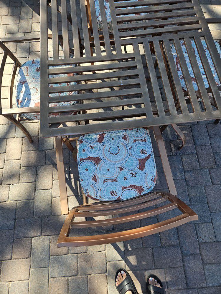 Patio SET 4 CHAIRS And CUSHIONS