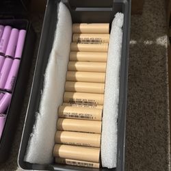 64 * 18650 Lithium Batteries