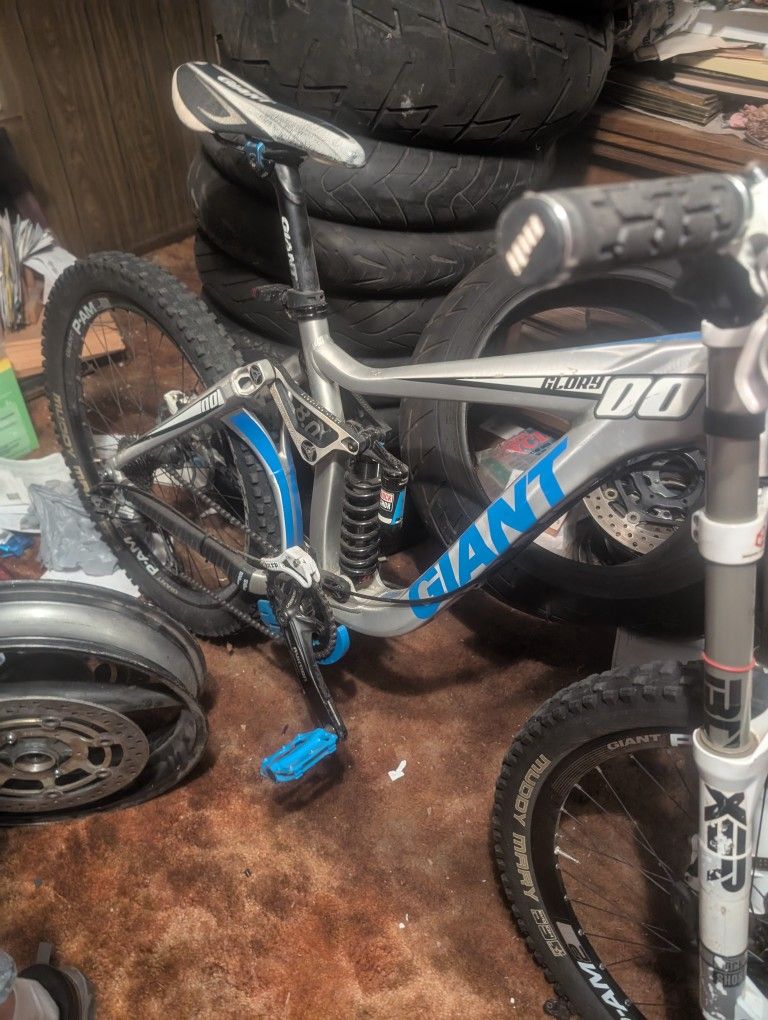 Giant Glory 00 Downhill Bike Mountain Full Suspension