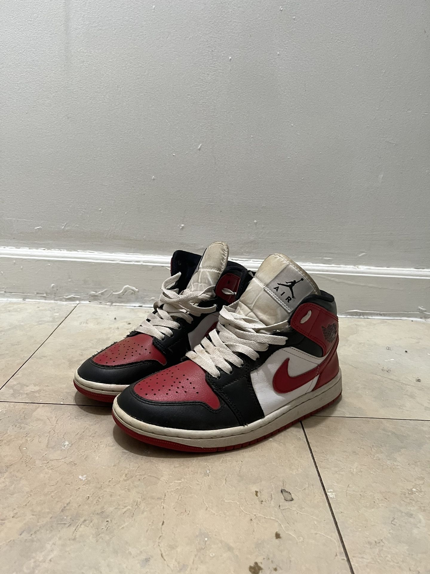 Jordan 1 Mid Chicago