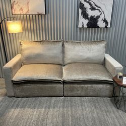 Loveseat Couch - DELIVERY AVAILABLE 🚚