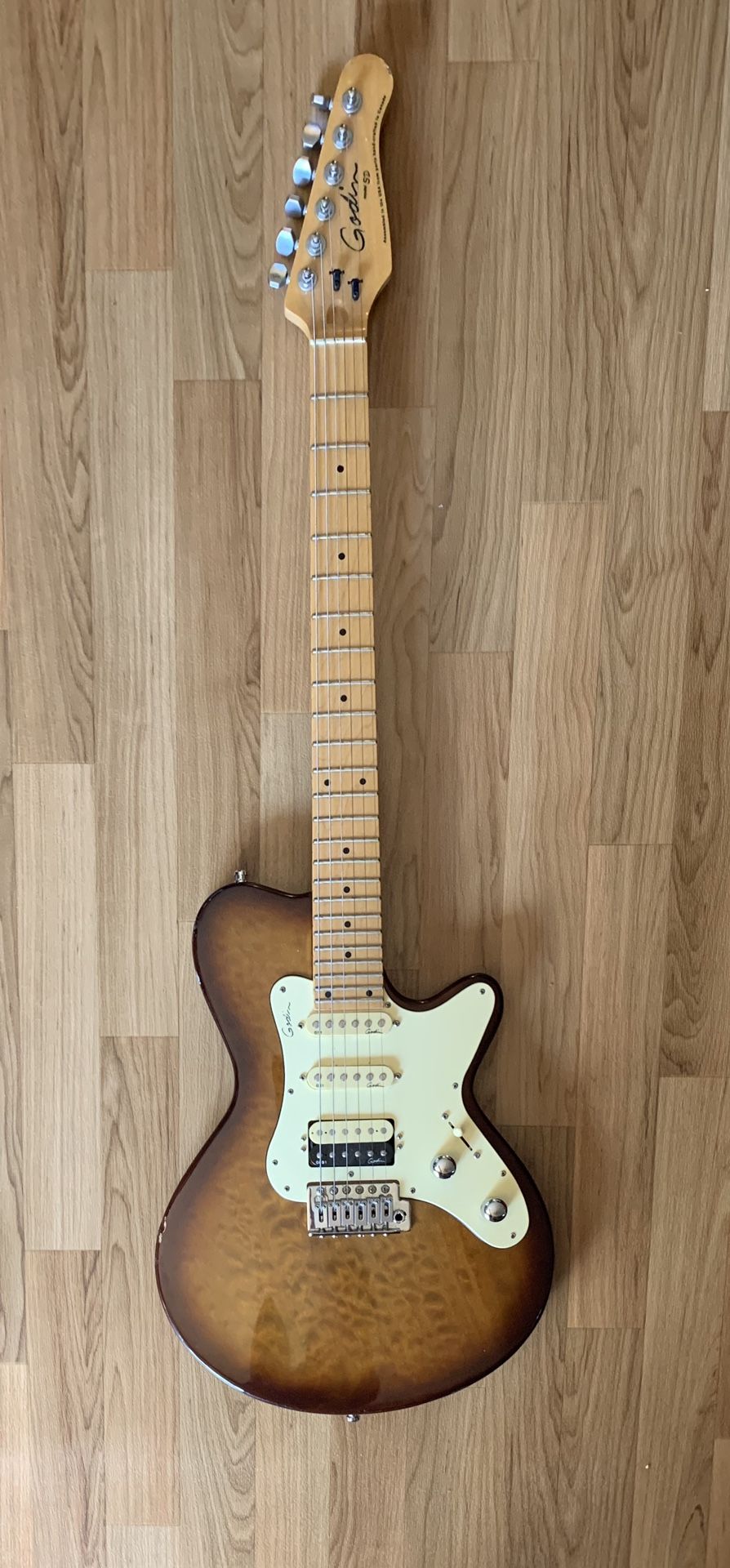 Godin SD HAND CRAFTED (Electric Guitar) IN CANADA 🇨🇦