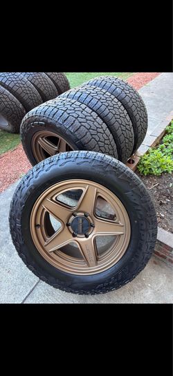 Like new method wheels Chevy Silverado rims 20