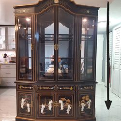 Beautiful China Cabinet (EXCELLENT CONDITION)