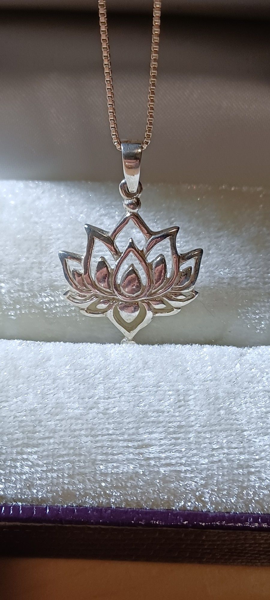Beautiful Sterling Silver Lotus Flower Necklace 