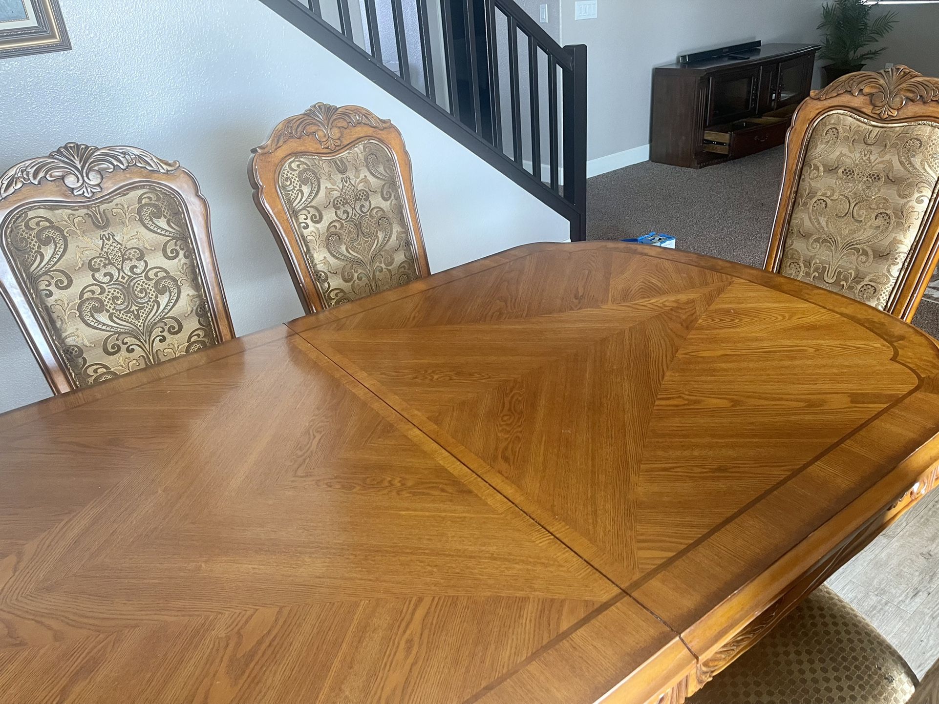 Dining table with 6 chairs