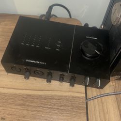 Komplete Audio 6 