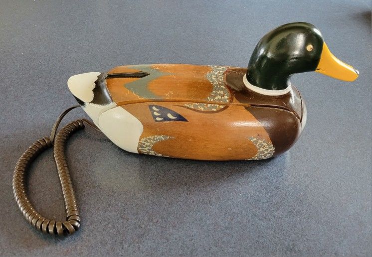 Vintage Wooden Duck Phone ♡ Located In Shelton
