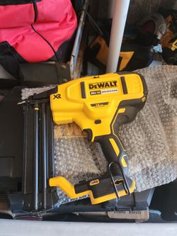 Firm Price🛑 j have a Dewalt 20v Xr 18g finish nailer and Stapler new Tool-Only new" precio firme 🛑